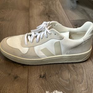 Veja Women’s V-10 White Natural Pierre Sneakers Tennis Shoes Size 10